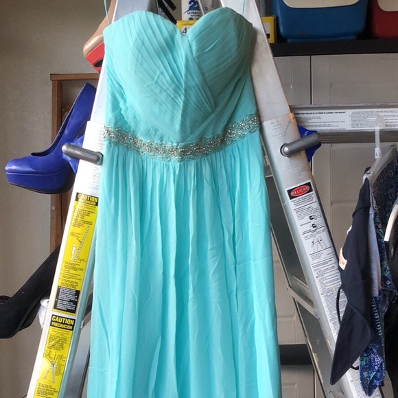 Problem dress - Picture 1 of 3